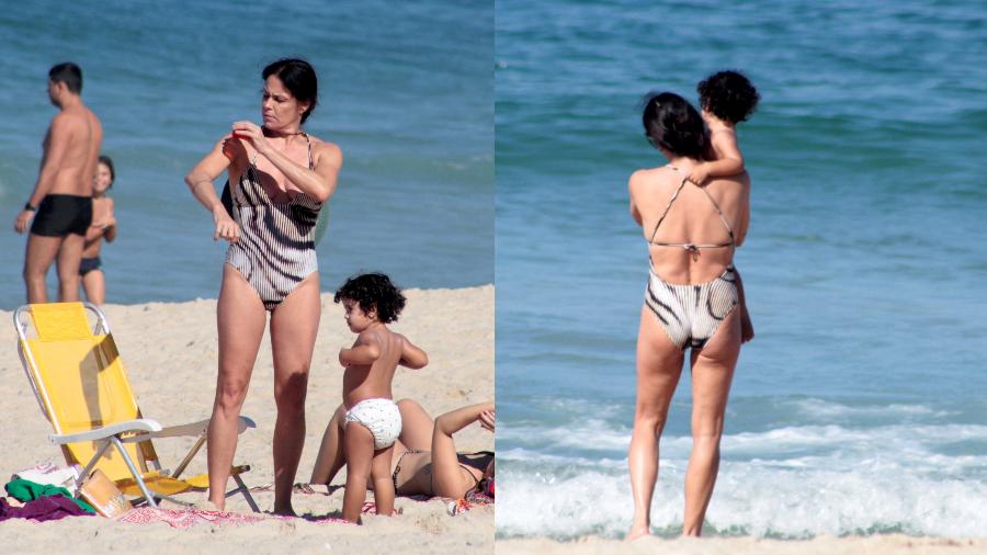 Carolina Ferraz relaxa na praia de Ipanema com a filha Izabel, de 2 aninhos - JC Pereira/Agnews