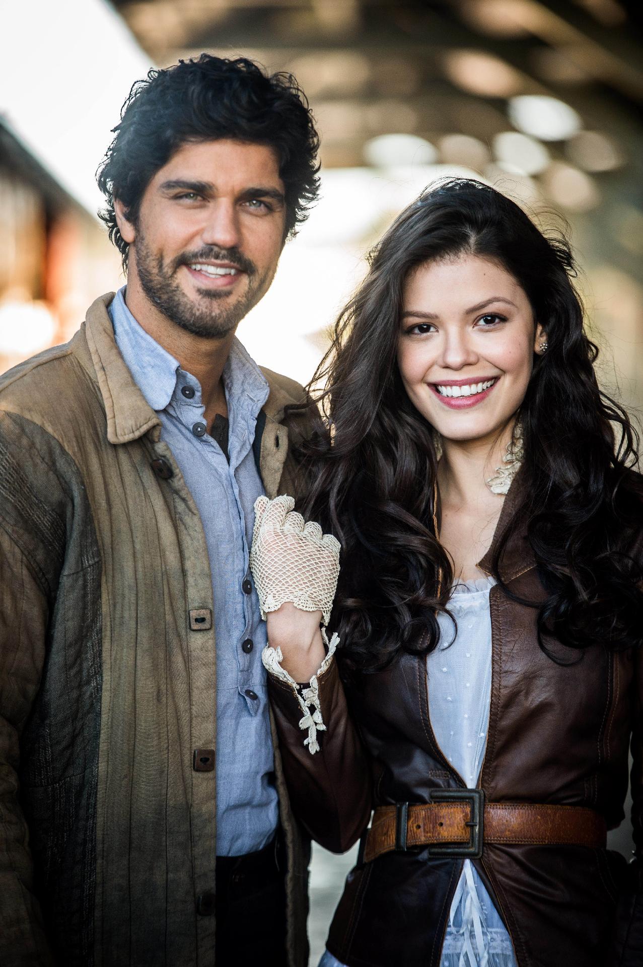 Os novatos Bruno Cabrerizo e Vitória Strada são os protagonistas de "Tempo de Amar", Inácio Ramos e Maria Vitória - João Miguel Júnior/Globo/Divulgação