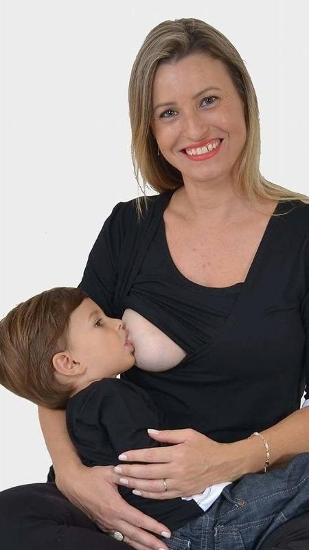 Rosane Baldissera amamentando o filho de 3 anos e meio - Reprodução Facebook