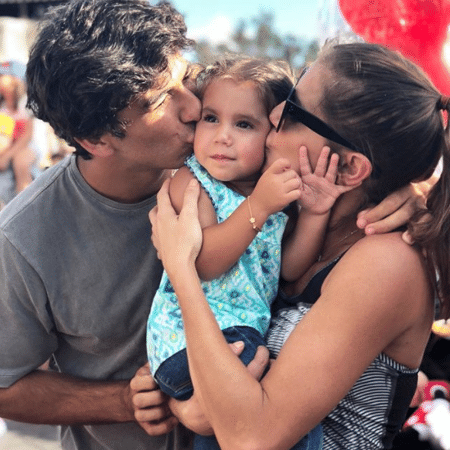 Deborah Secco com a filha, Maria Flor, e o marido, Hugo Moura - Reprodução/Instagram/dedesecco