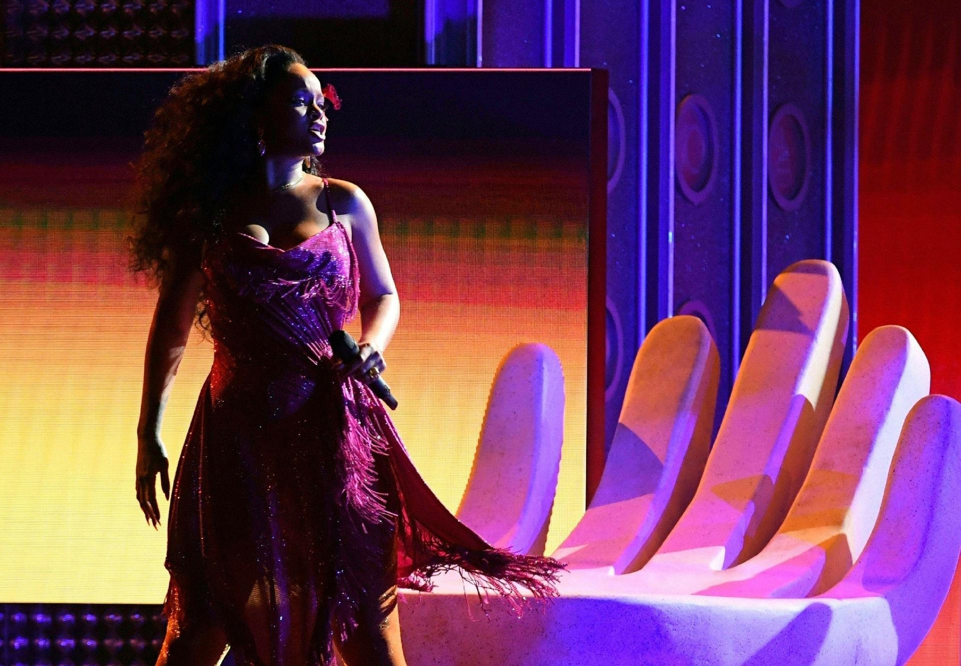 Rihanna faz performance arrasadora da música "Wild Thoughts" no Grammy 2018 - Timothy A. Clary/AFP