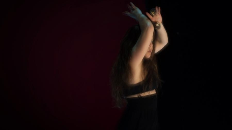 Conhecida por ter revolucionado a dança flamenca, Rocío, grávida de 4 meses, resolveu compartilhar com o público o processo de transformação de seu corpo - Divulgação