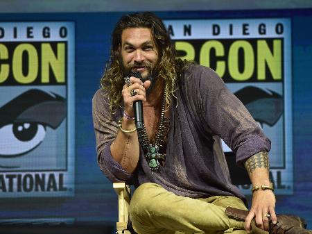 Jason Momoa no painel de "Aquaman" na San Diego Comic-Con 2018 - Chris Delmas/AFP Photo