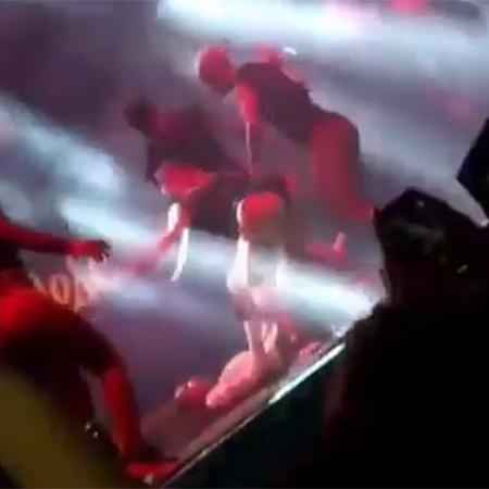 Iza cai no palco durante show - Reprodução/Instagam - Reprodução/Instagam