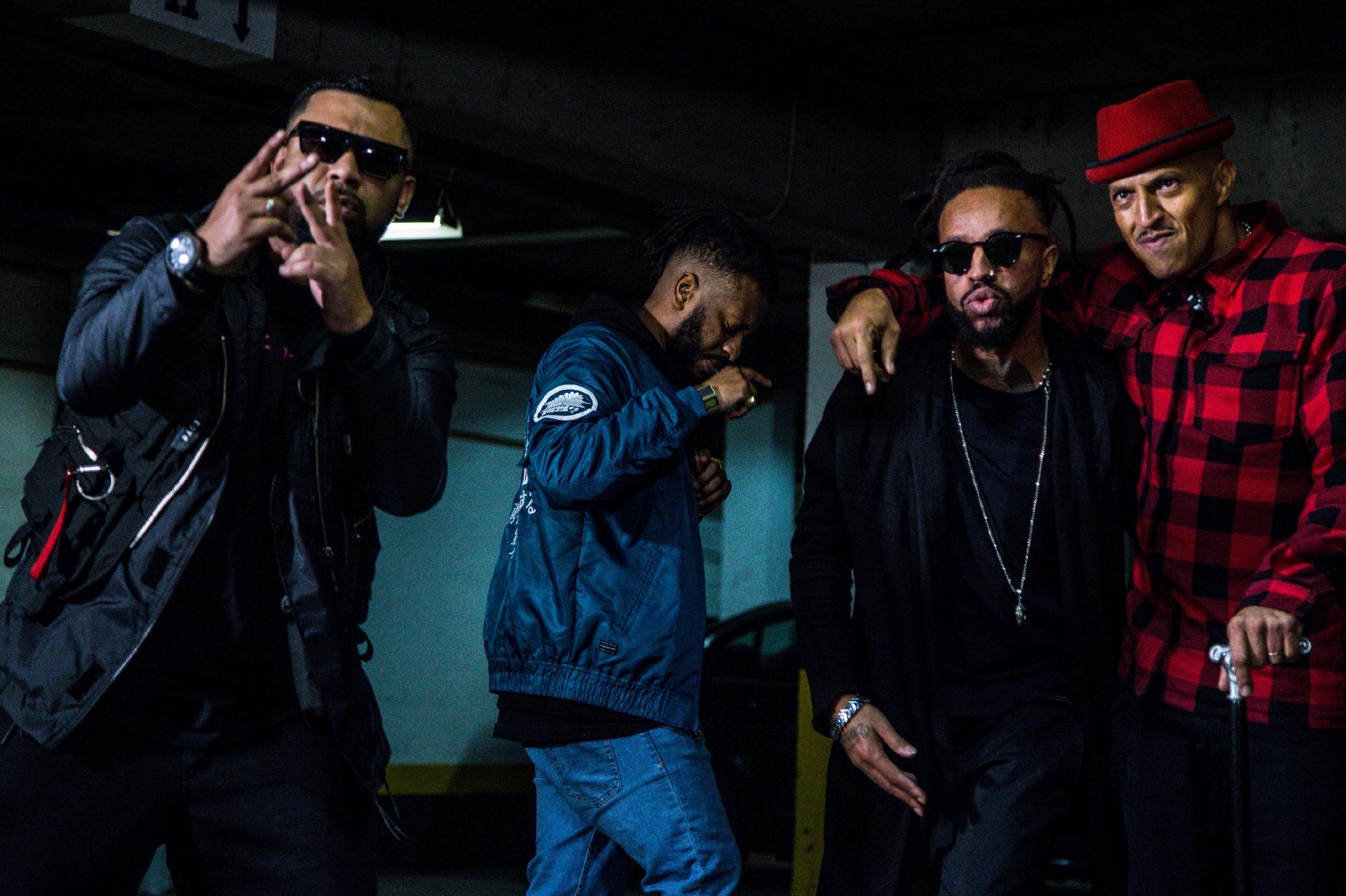 Rappers durante gravação do videoclipe de "O Céu é o Limite" - Moah Buffalo