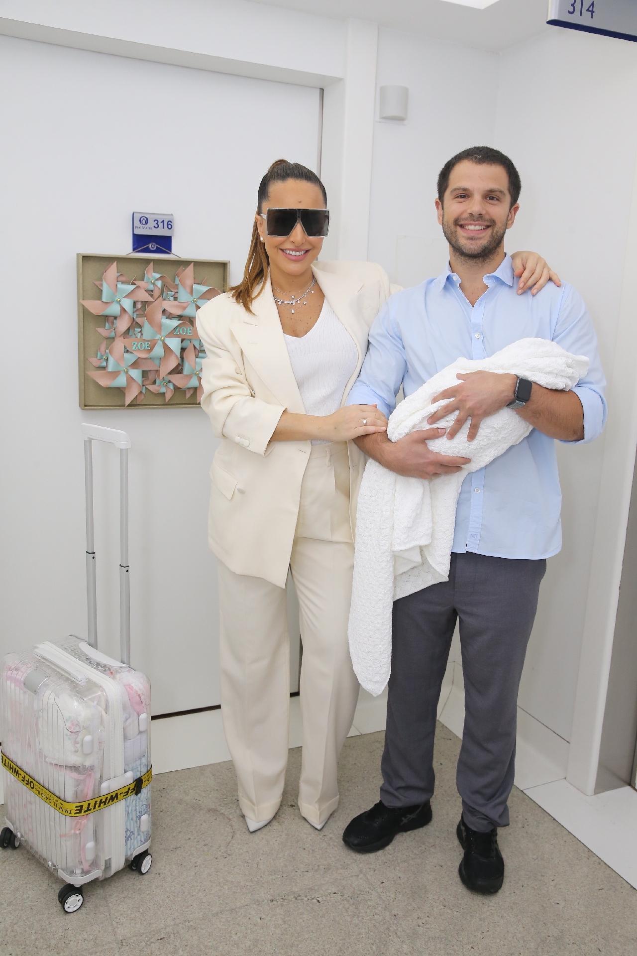 Sabrina Sato posa ao lado de Duda Nagle e Zoe e deixa maternidade em São Paulo - Manuela Scarpa/Brazil News