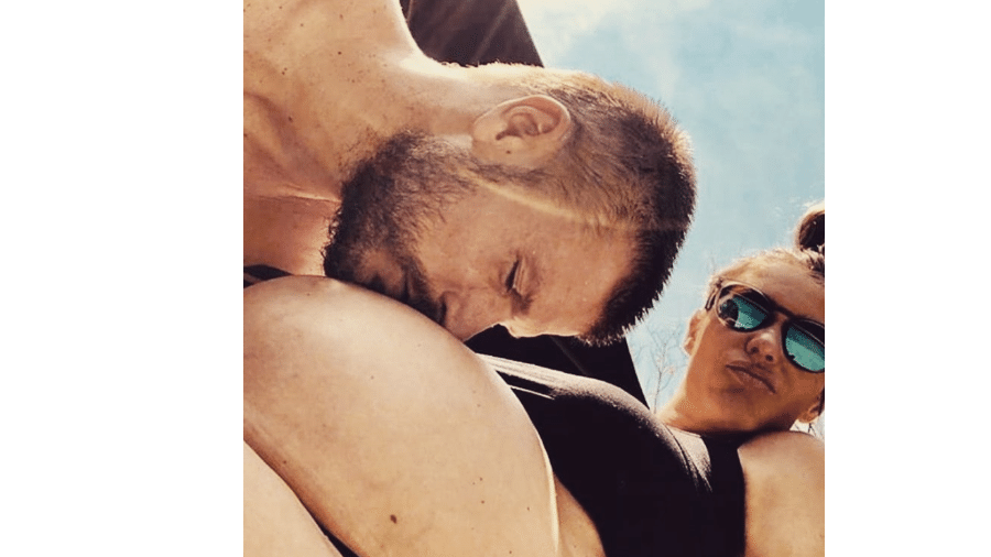Rodrigo Hilbert beija a barriga de grávida de Fernanda Lima - Reprodução/Instagram