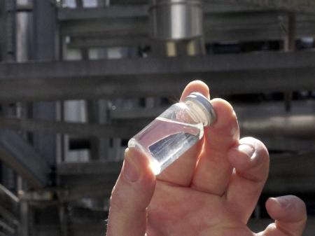 Empresas como Audi trabalham no desenvolvimento de gasolina sintética, feita a partir de hidrogênio extraído da água, e dióxido de carbono - Divulgação