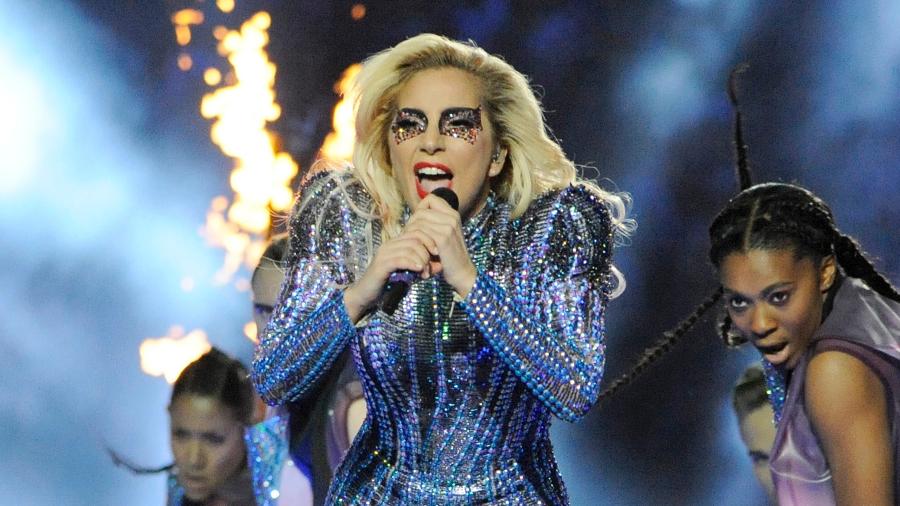Lady Gaga fez o show do intervalo do Super Bowl em 2017, mesmo ano em que cancelou sua vinda ao Rock in Rio - Focus On Sport/Getty Images