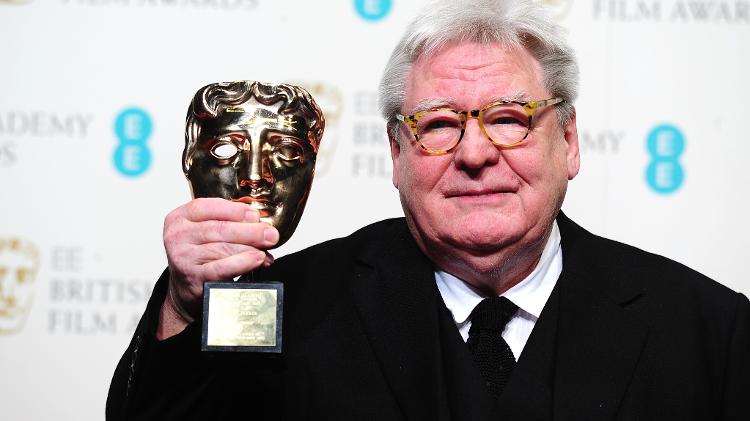 Alan Parker com o seu BAFTA honorário, vencido em 2013 - Ian West/PA Images via Getty Images - Ian West/PA Images via Getty Images