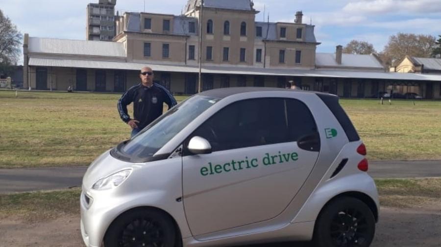 Argentino converte Smart em elétrico com controle remoto - Reprodução
