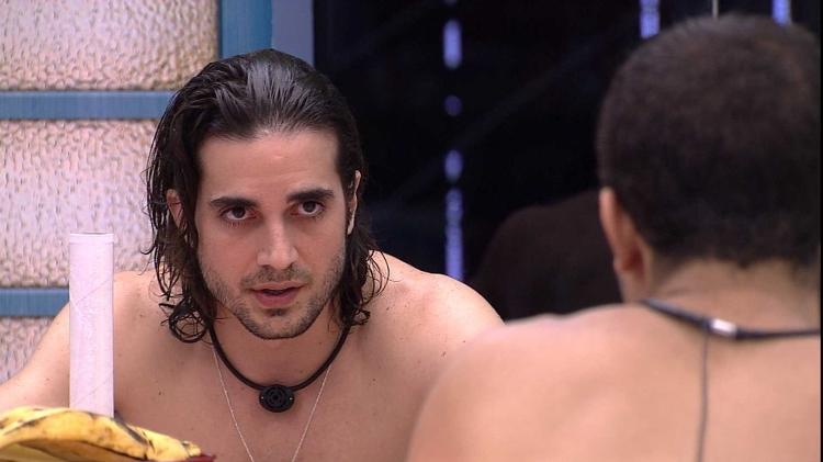 BBB 21: Fiuk desabafa com Gil na cozinha da xepa - Reprodução/Globoplay - Reprodução/Globoplay