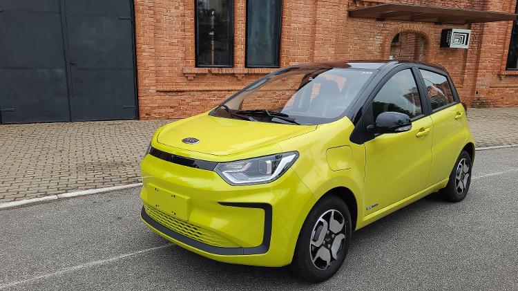 JAC e-JS1 chegou a ser o carro elétrico mais vendido do país em alguns meses JAC e-JS1 chegou a ser o carro elétrico mais vendido do país em alguns meses
