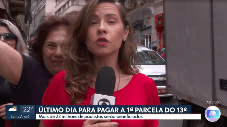 Mulher invadiu reportagem ao vivo do "SP1" e gritou "Globo lixo" - Reprodução/Globoplay