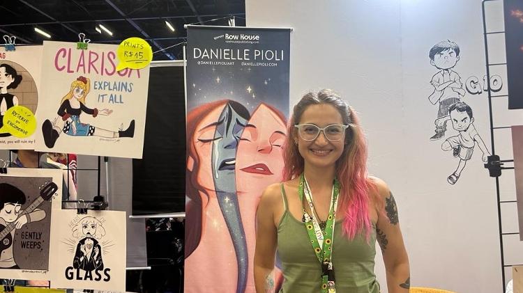 Danielle é ilustradora e hipnoterapeuta certificada