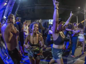 Legado do Bikini Kill, shows no Brasil têm roda punk só para mulheres