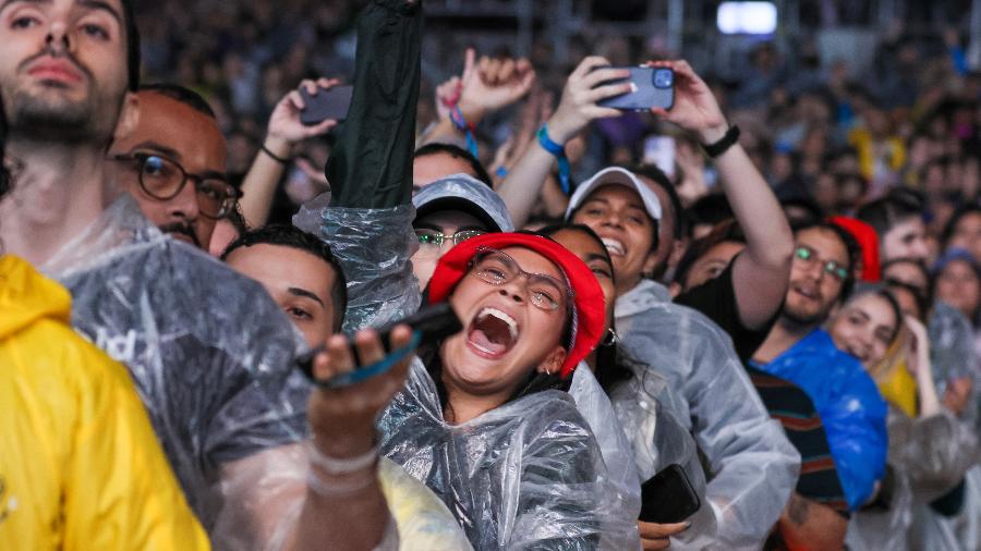 Público vibra durante show do Arcade Fire no Lollapalooza 2024