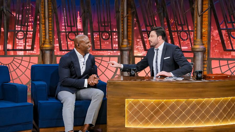 Terry Crews visitou o programa "The Noite", de Danilo Gentili