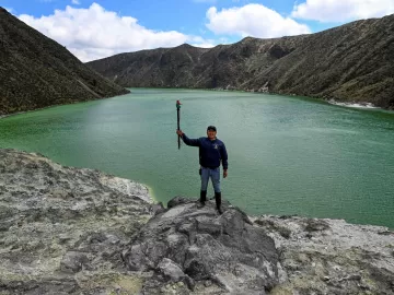 Quase destruída, lagoa de vulcão proibido na Colômbia tem 'proteção divina'