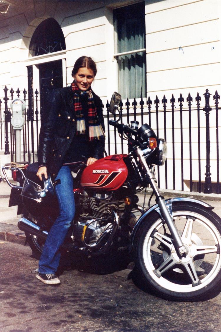 Elspeth Beard e sua Honda CB 250 Elspeth Beard e sua Honda CB 250