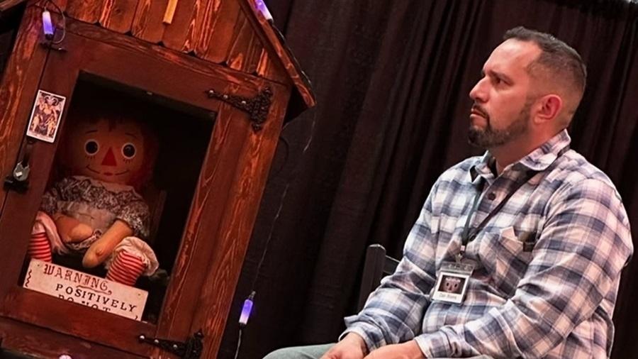 Dan Rivera viajava os EUA com a boneca para apresentações