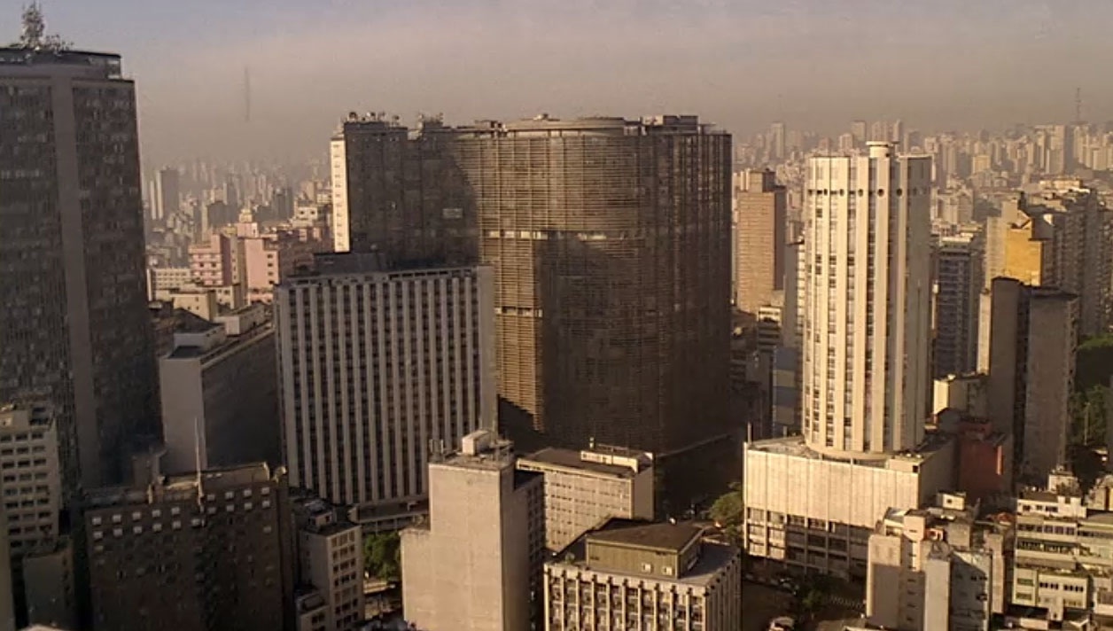 O edifício Copan em cena do filme "Estamos Juntos" (2011), de Toni Venturi - Reprodução