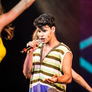 Intérprete do vocalista Dinho no musical dos "Mamonas Assassinas", Ruy Brissac também fará o cantor na série escrita por Carlos Lombardi para a Record - Lucas Lima/UOL - Lucas Lima/UOL