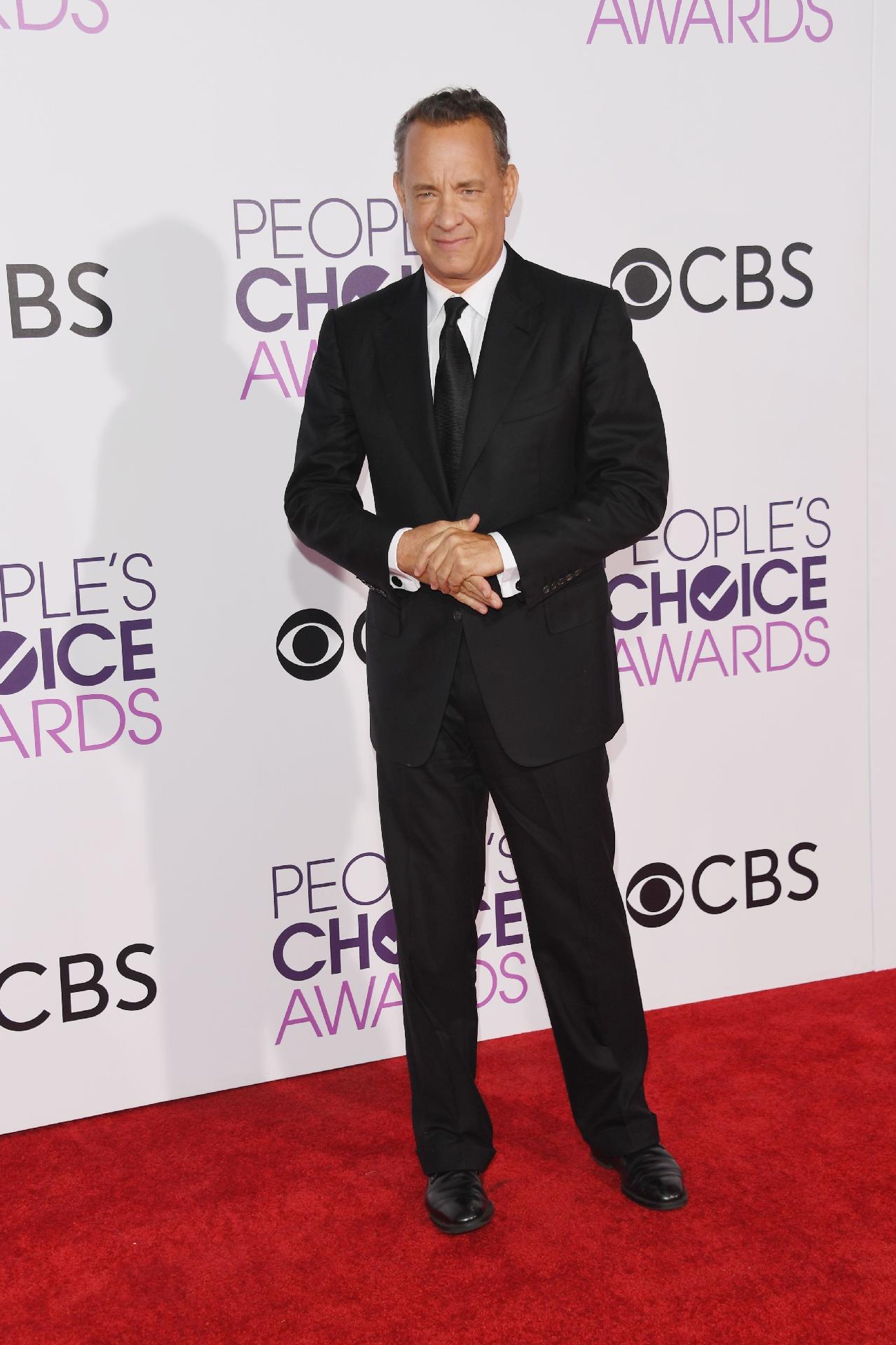 18.jan.2017 - Tom Hanks posa no tapete vermelho do People's Choice Awards - Alberto E. Rodriguez/Getty Images/AFP