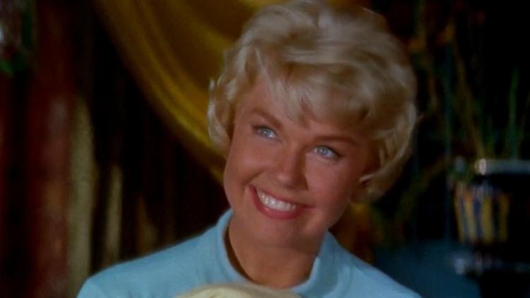 Doris Day em cena no filme "Confidências à Meia-Noite" (1959) - Divulgação - Divulgação