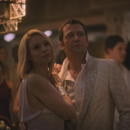 Kristin Lehman e James Purefoy em cena de "Altered Carbon", da Netflix - Divulgação/Netflix - Divulgação/Netflix