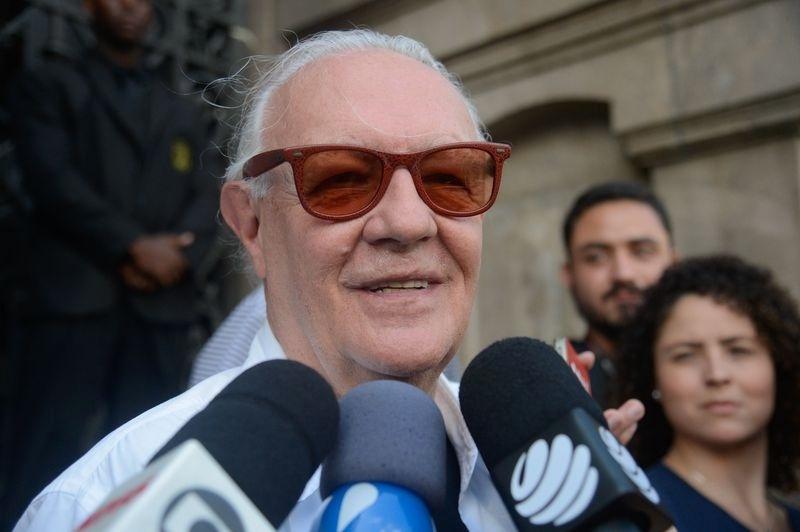 O ator Ney Latorraca fala à imprensa sobre a amiga Tônia Carrero - Tânia Rêgo/Agência Brasil 