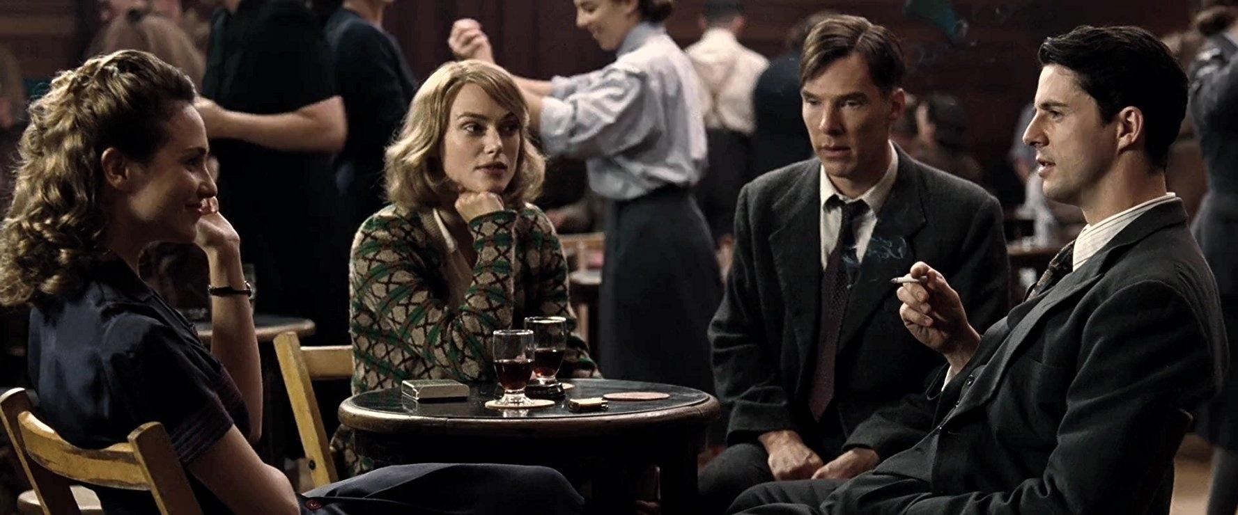 Matthew Goode, Keira Knightley, Benedict Cumberbatch e Tuppence Middleton em cena de "O Jogo da Imitação" (2014) - Divulgação