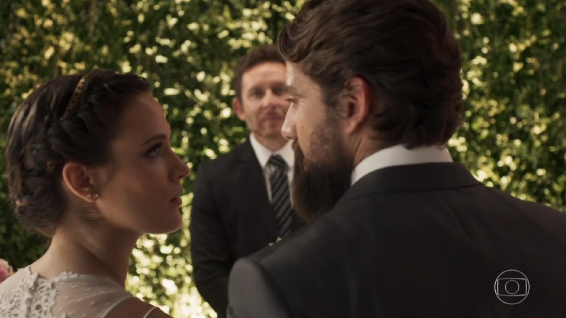 Clara desmascara Renato no altar em "O Outro Lado do Paraíso" - Reprodução/TV Globo