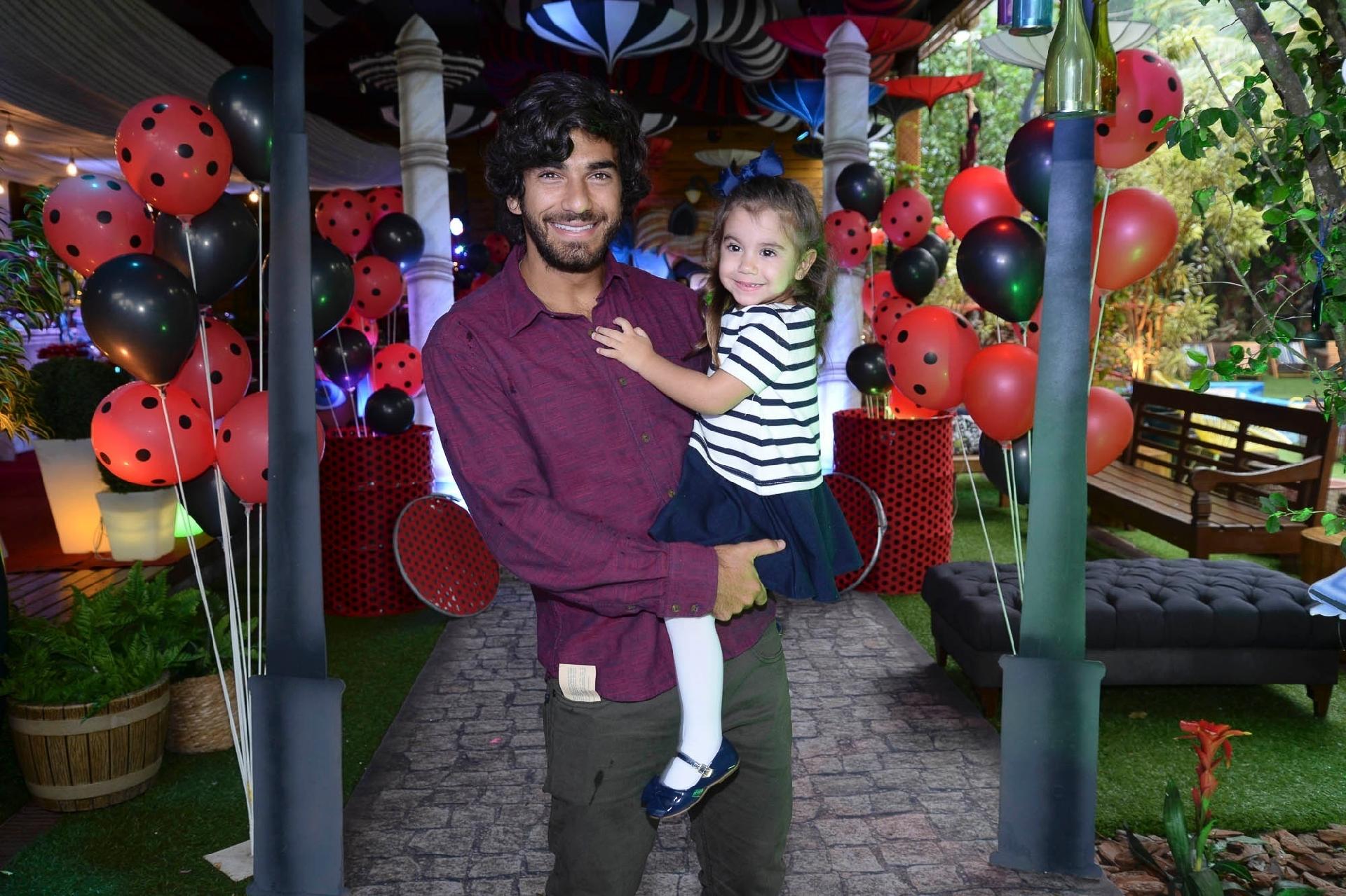 Hugo Moura levou a fofa Maria Flor, filha dele com Deborah Secco - Felipe Panfili/Divulgação