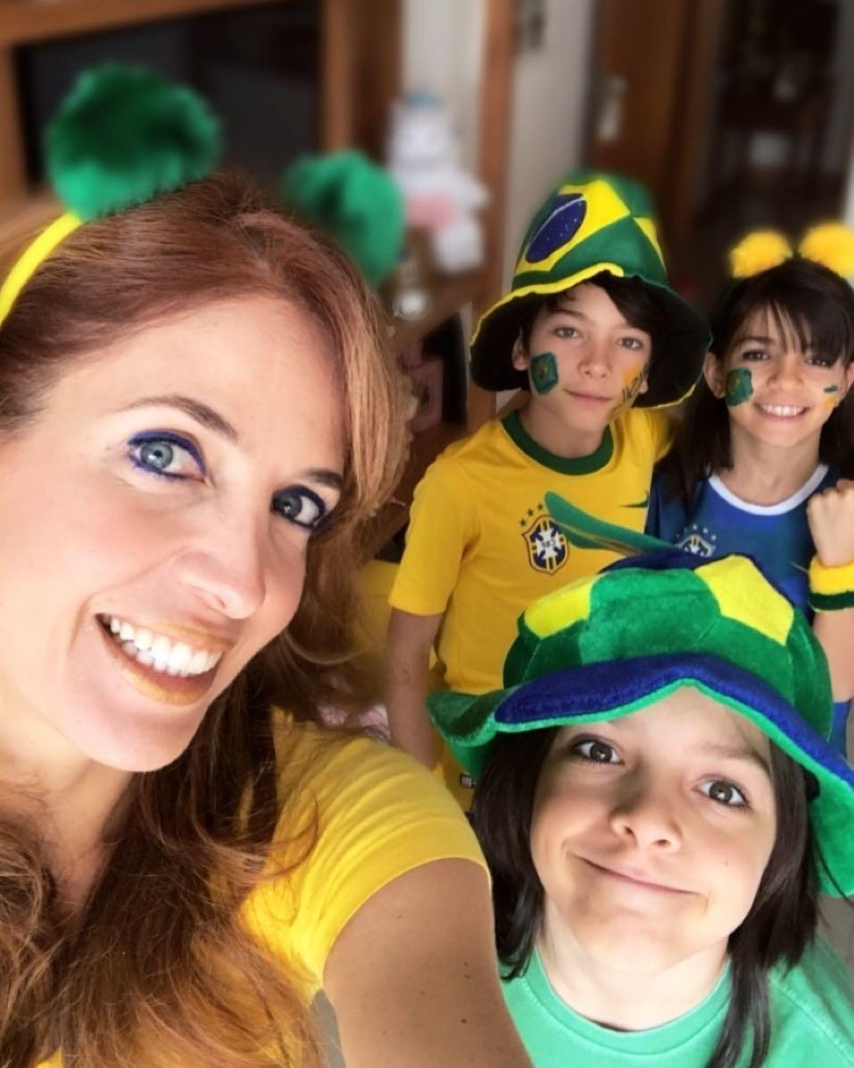 Poliana Abritta com os filhos trigêmeos Guido, José e Manoela - Reprodução/Instagram