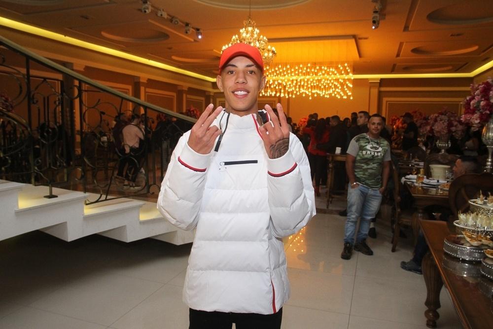 MC Kekel, dono dos funks "Namorar Pra Quê?" e "Mandella É Meu Nome" , comemora seus 22 anos em uma casa de festas no bairro da Móoca, zona leste de São Paulo - Amauri Nehn/Brazil News