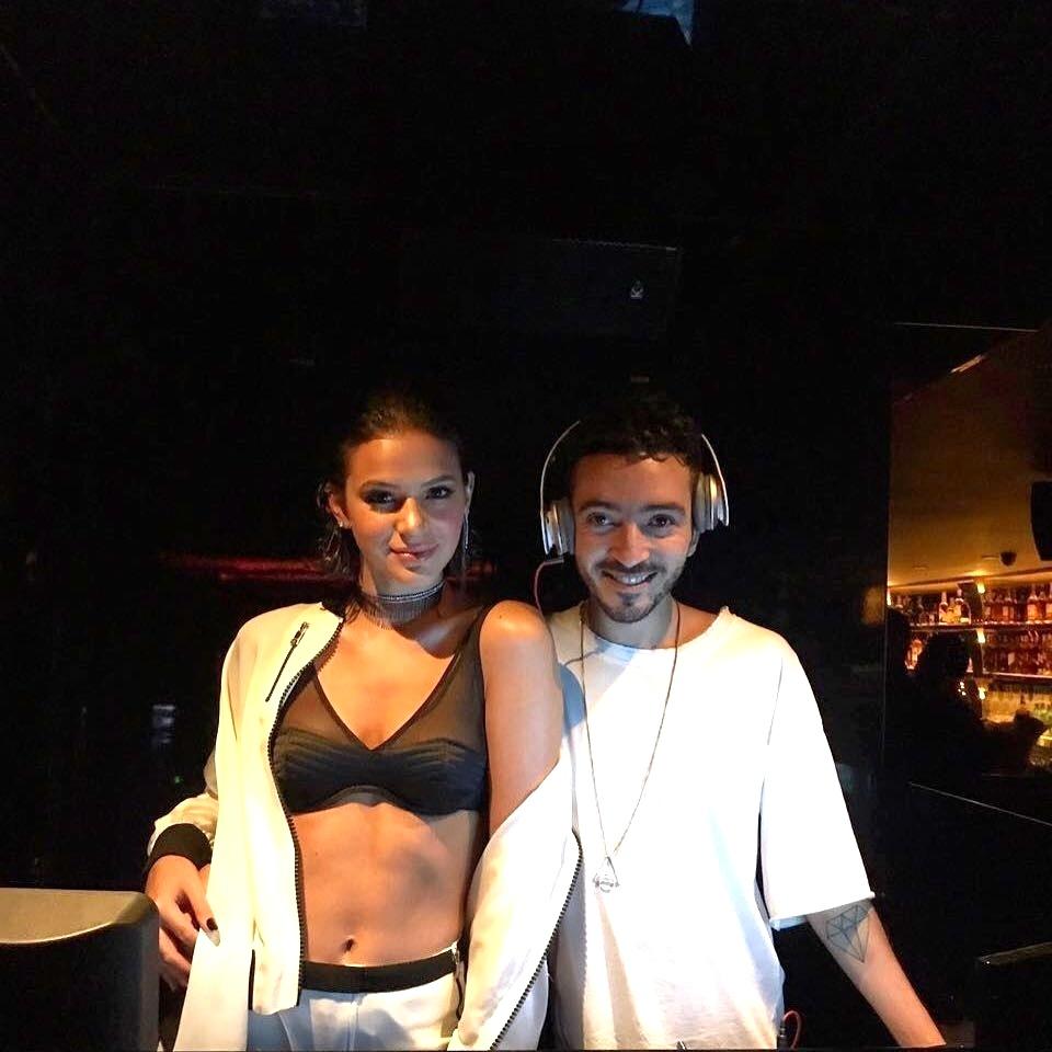 Bruna Marquezine se joga na pista nas festas com Felipe. O DJ tocou no aniversário da atriz - Reprodução/Instagram