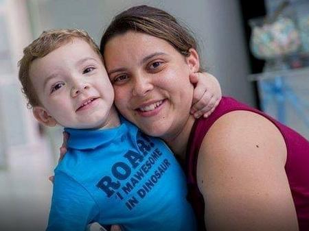 Fernanda e o filho Miguel, que é autista e atualmente está com seis anos - Reprodução/Arquivo Pessoal