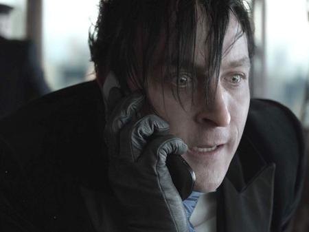Robin Lord Taylor em cena de "Gotham" - Reprodução