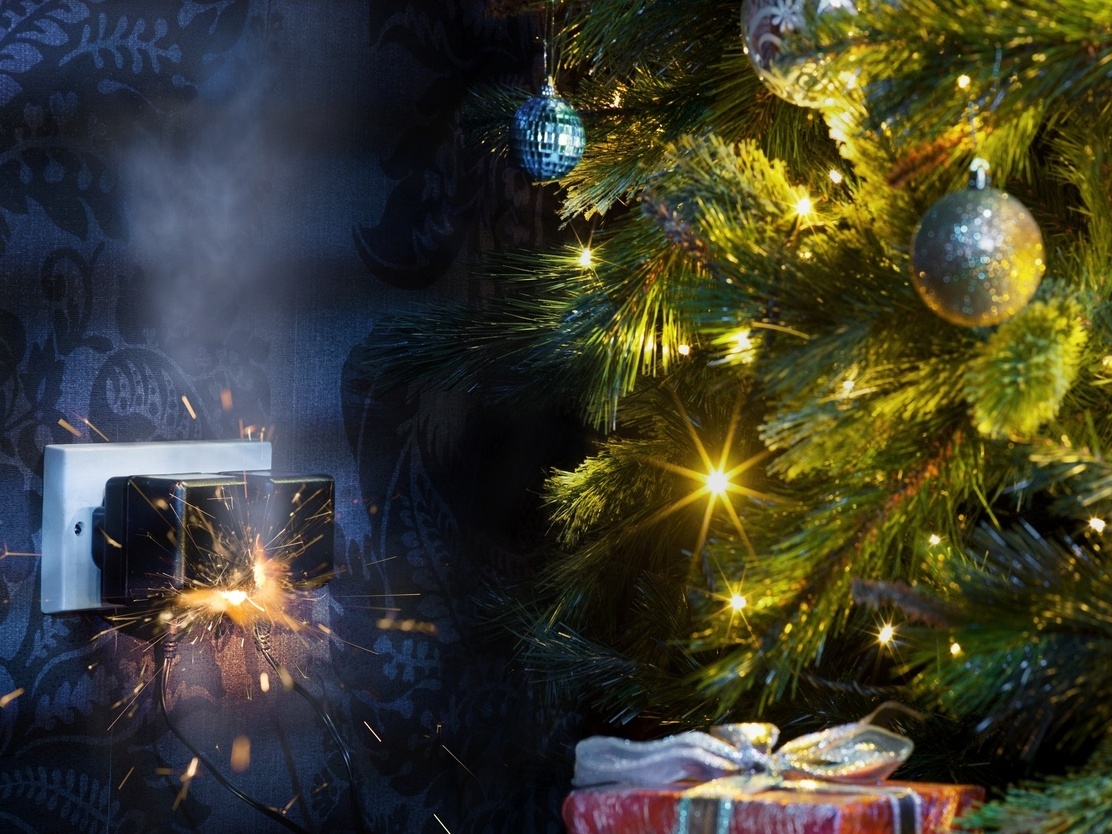 É Natal! Enfeites, luzes e árvores podem causar acidentes; previna-os -  21/12/2022 - UOL VivaBem