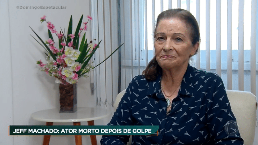 Maria das Dores Machado, mãe de Jeff Machado, em entrevista ao Domingo Espetacular - Reprodução/Record