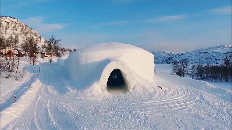 A entrada do SnowHotel Kirkenes
