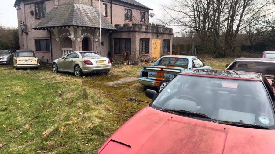 Casa abandonada guarda relíquias automotivas no Reino Unido Casa abandonada guarda relíquias automotivas no Reino Unido