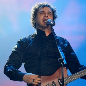 18.set.2015 - O guitarrista Frejat se apresenta com Ney Matogrosso no palco Mundo, durante o show de comemoração de 30 anos de Rock in Rio. - Fernando Maia/UOL - Fernando Maia/UOL