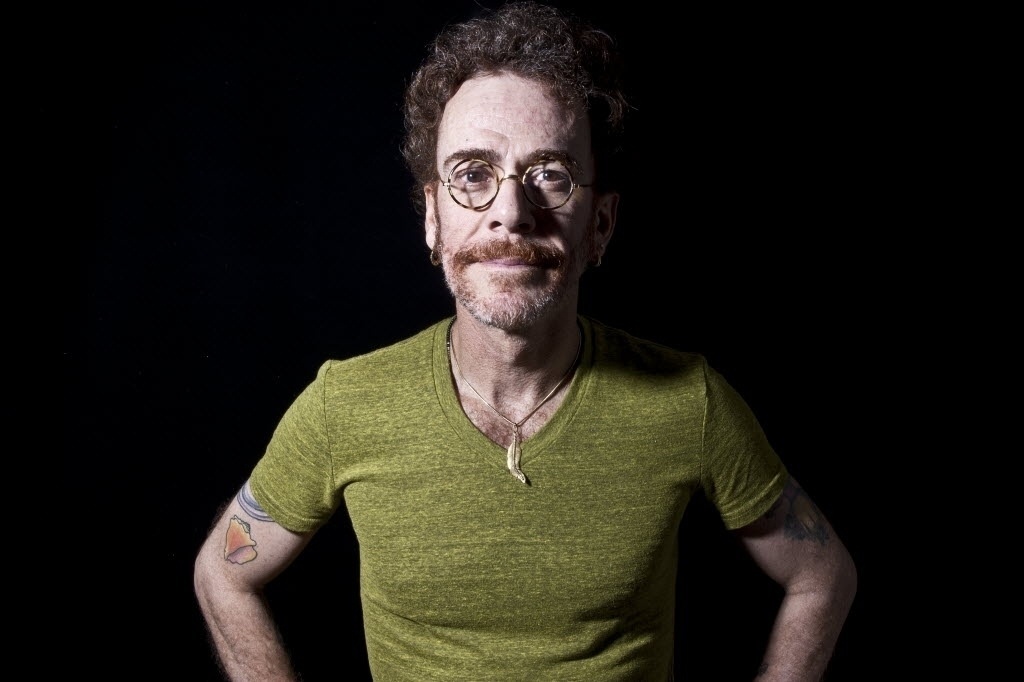 O cantor Nando Reis posa para foto em sua casa, no bairro do Pacaembu, em São Paulo - Lucas Lima/UOL