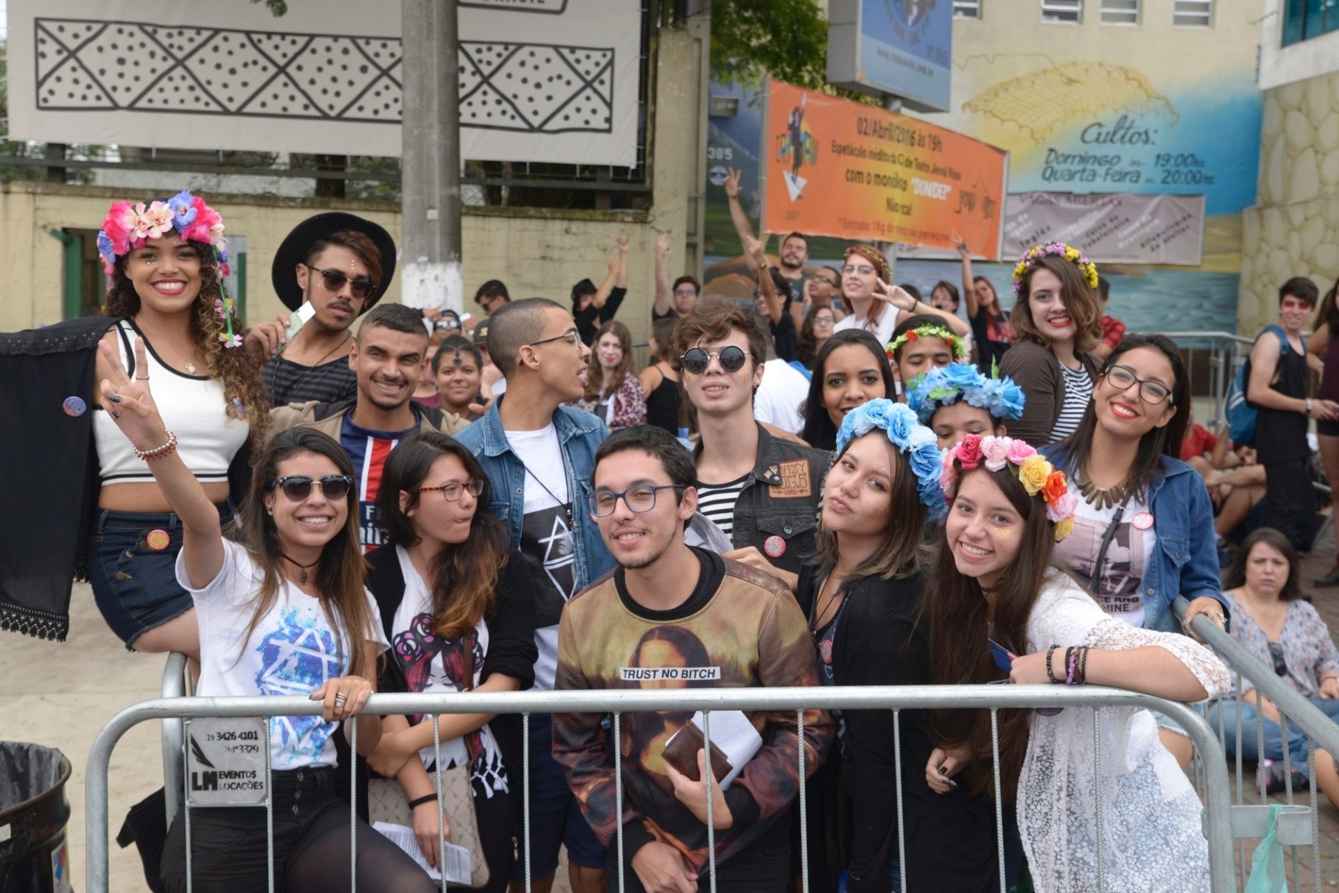 13.mar.2016 - Público aguarda a abertura dos portões para o segundo dia do Lollapalooza Brasil 2016, no autódromo de Interlagos, em São Paulo - Rafael Roncato/UOL