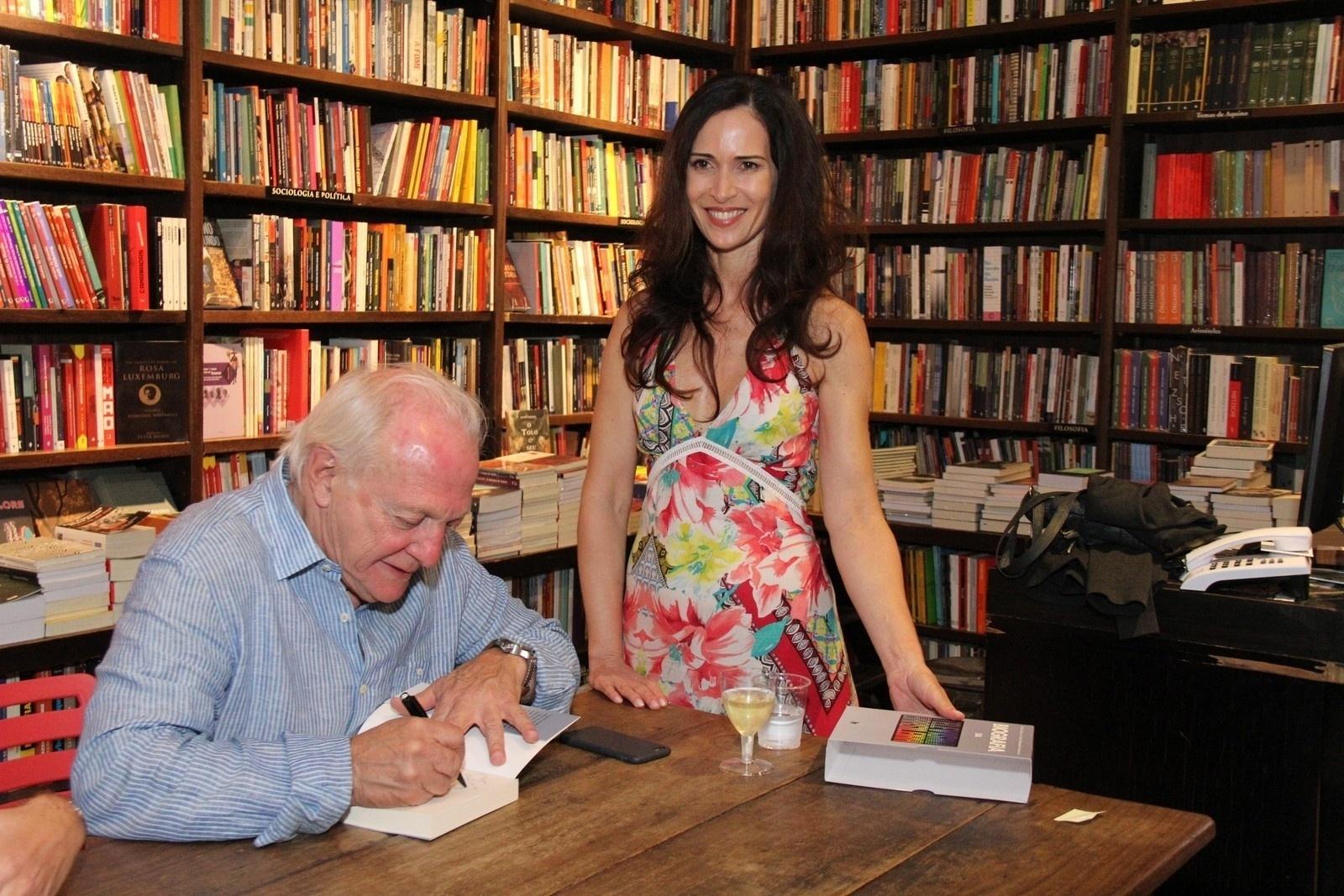 Ingra Liberato no lançamento da "Biografia de Televisão Brasileira", dos jornalistas Flávio Ricco e José Armando Vannucci, no Rio - Wallace Barbosa/AgNews