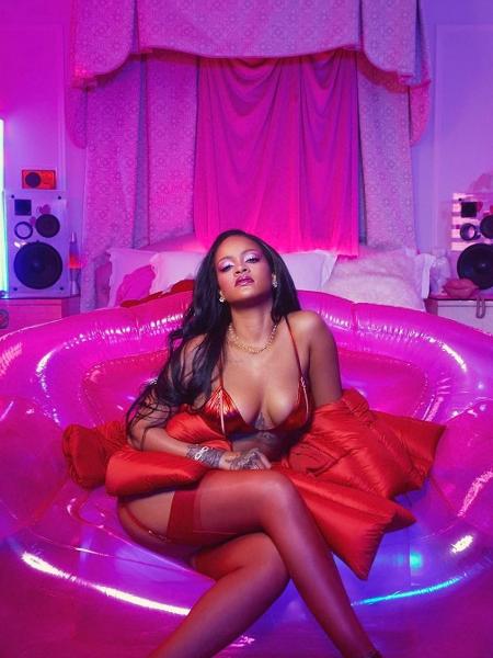 Rihanna posa para sua campanha de lingerie - REPRODUÇÃO/INSTAGRAM