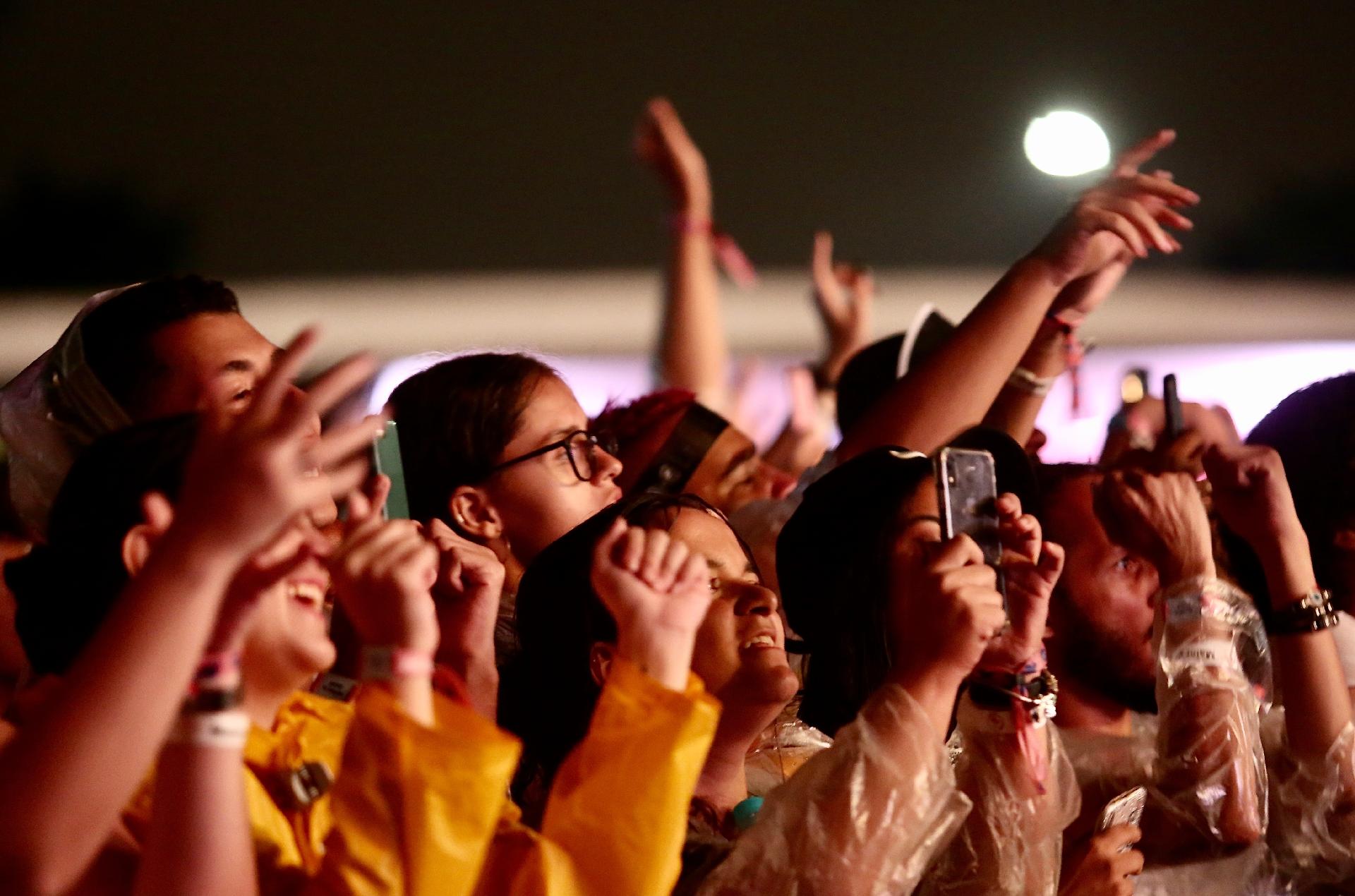 Público acompanha show de Iza no festival GRLS! - Iwi Onodera/UOL