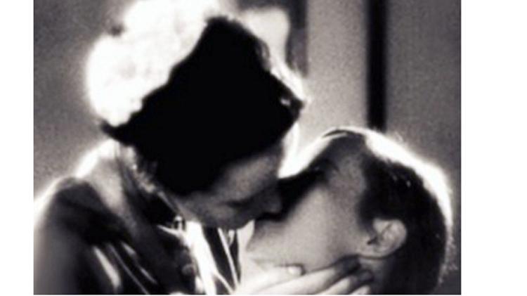 Vida Alves e Geórgia Gomide protagonizaram o primeiro beijo gay na TV, no teleteatro Calúnia, na Tupi em 1963 - Reprodução - Reprodução